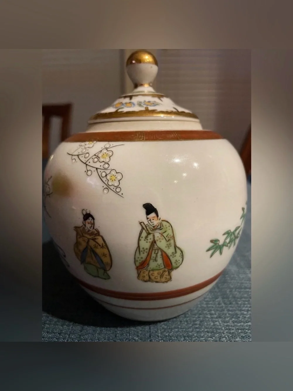 Vintage Japanese Kutani Porcelain Lidded Temple Jar Figural Calligraphy
